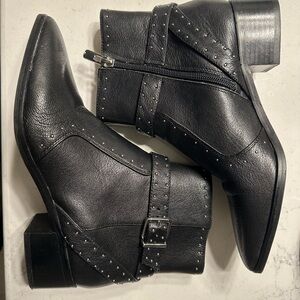 ANTONIO MELANI Black Studded Leather Ankle Boots- like new!